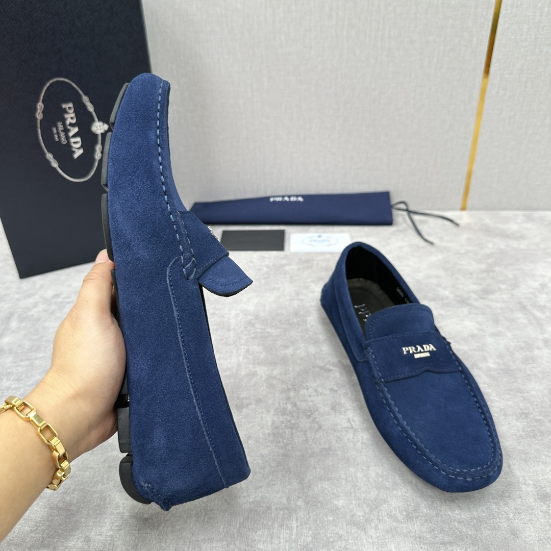 💋💍PRAD*/普拉-达 P家新品Saffiano 皮革乐福鞋 这款驾车鞋以柔软金丝光反毛皮制成，内里小