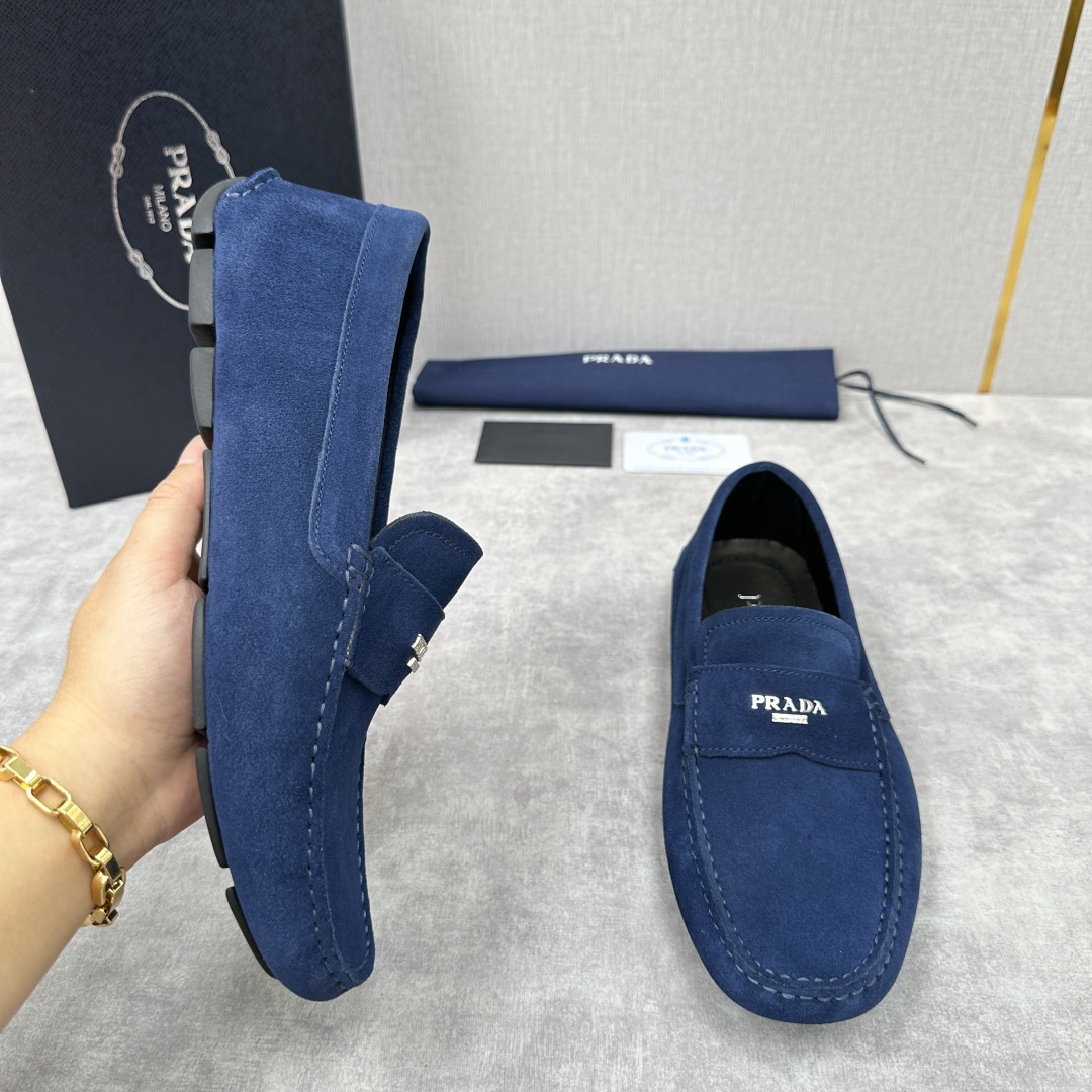 💋💍PRAD*/普拉-达 P家新品Saffiano 皮革乐福鞋 这款驾车鞋以柔软金丝光反毛皮制成，内里小