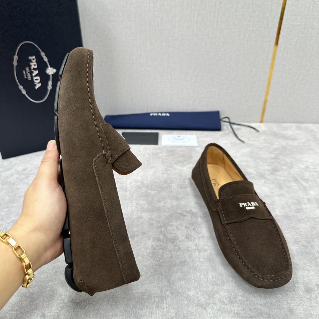 💋💍PRAD*/普拉-达 P家新品Saffiano 皮革乐福鞋 这款驾车鞋以柔软金丝光反毛皮制成，内里小