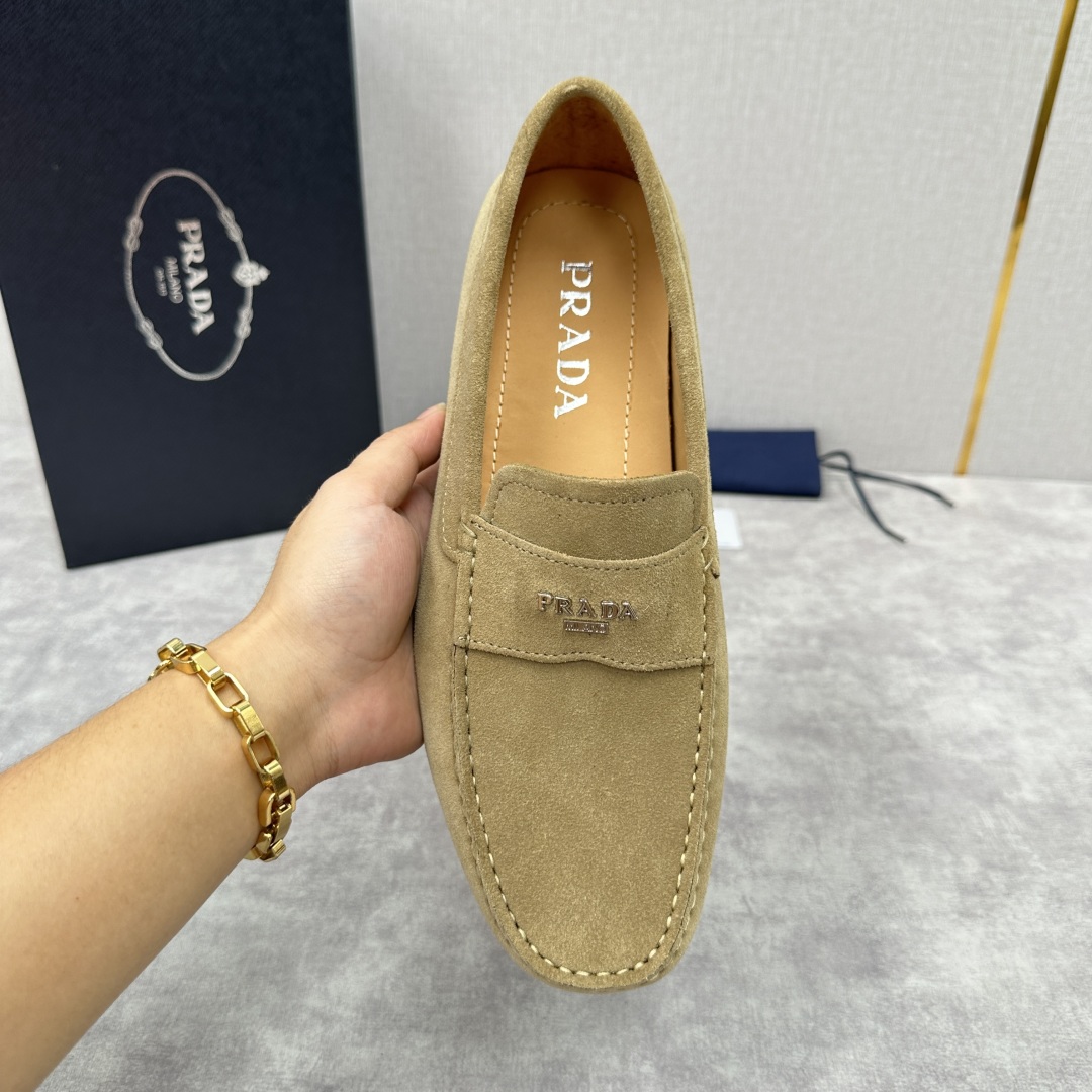 💋💍PRAD*/普拉-达 P家新品Saffiano 皮革乐福鞋 这款驾车鞋以柔软金丝光反毛皮制成，内里小