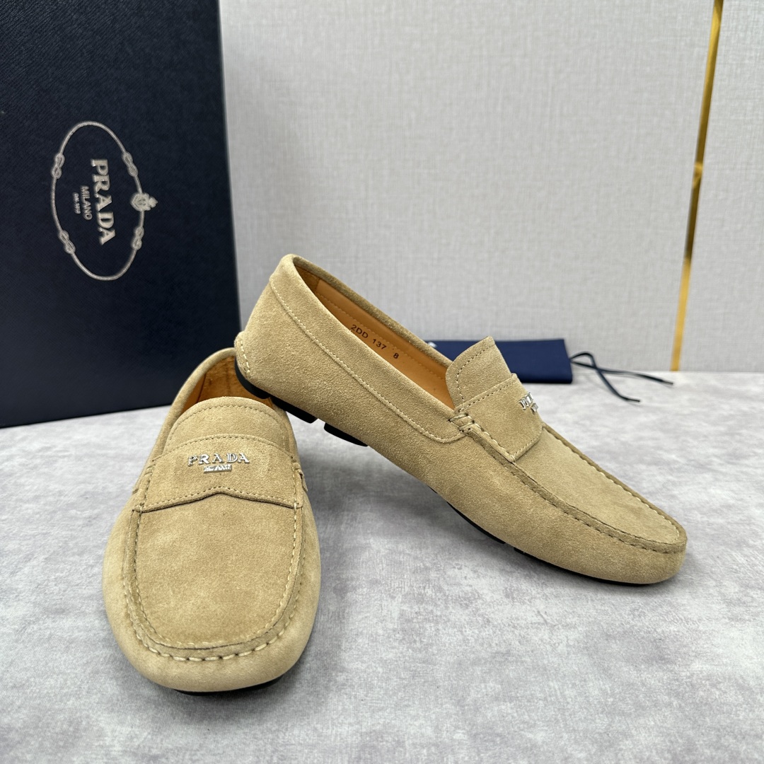 💋💍PRAD*/普拉-达 P家新品Saffiano 皮革乐福鞋 这款驾车鞋以柔软金丝光反毛皮制成，内里小