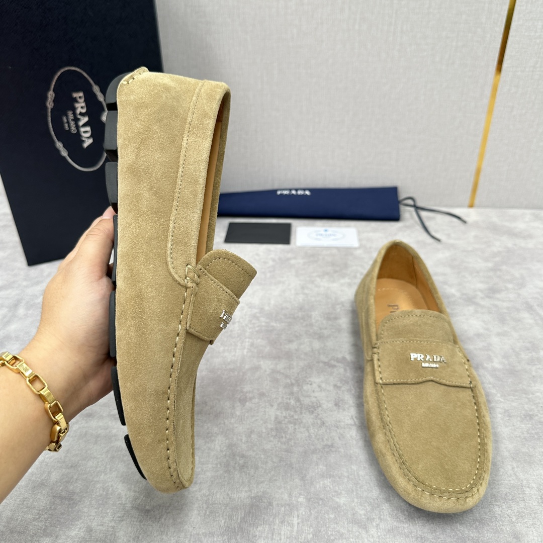 💋💍PRAD*/普拉-达 P家新品Saffiano 皮革乐福鞋 这款驾车鞋以柔软金丝光反毛皮制成，内里小