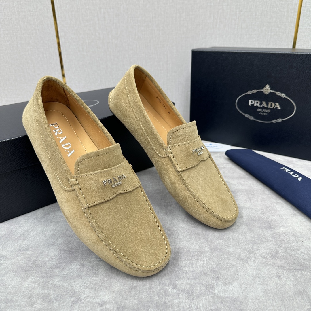 💋💍PRAD*/普拉-达 P家新品Saffiano 皮革乐福鞋 这款驾车鞋以柔软金丝光反毛皮制成，内里小