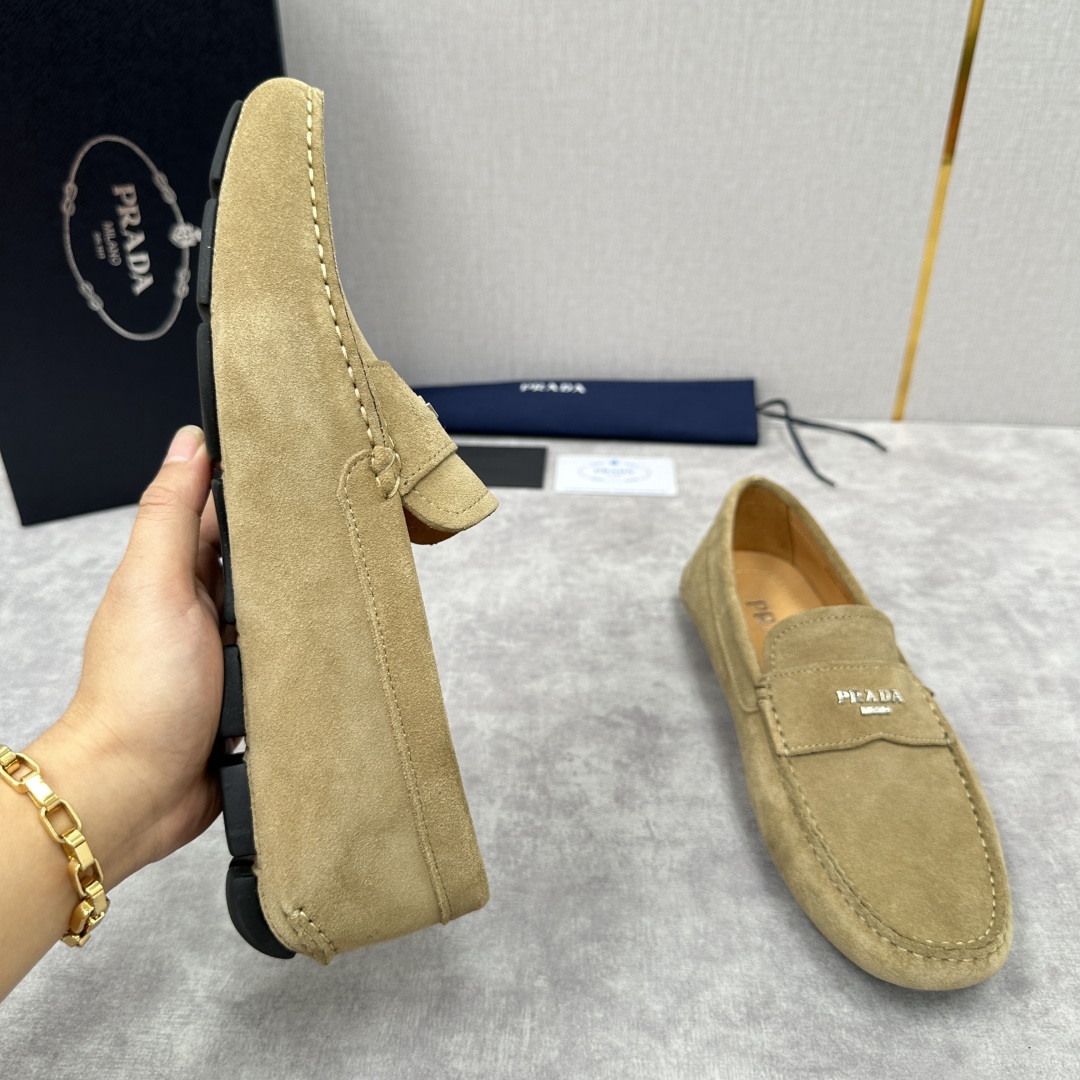 💋💍PRAD*/普拉-达 P家新品Saffiano 皮革乐福鞋 这款驾车鞋以柔软金丝光反毛皮制成，内里小
