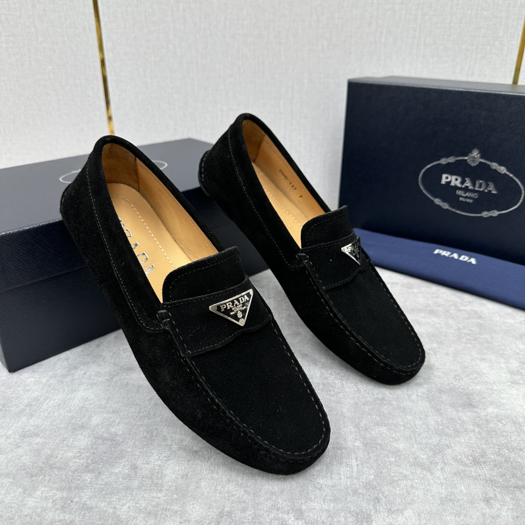 💋💍PRAD*/普拉-达 P家新品Saffiano 皮革乐福鞋 这款驾车鞋以柔软金丝光反毛皮制成，内里小
