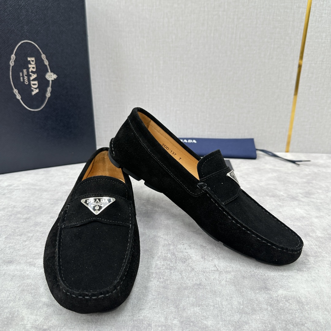 💋💍PRAD*/普拉-达 P家新品Saffiano 皮革乐福鞋 这款驾车鞋以柔软金丝光反毛皮制成，内里小