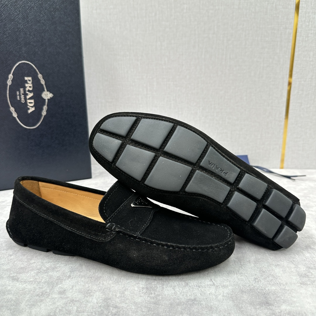 💋💍PRAD*/普拉-达 P家新品Saffiano 皮革乐福鞋 这款驾车鞋以柔软金丝光反毛皮制成，内里小