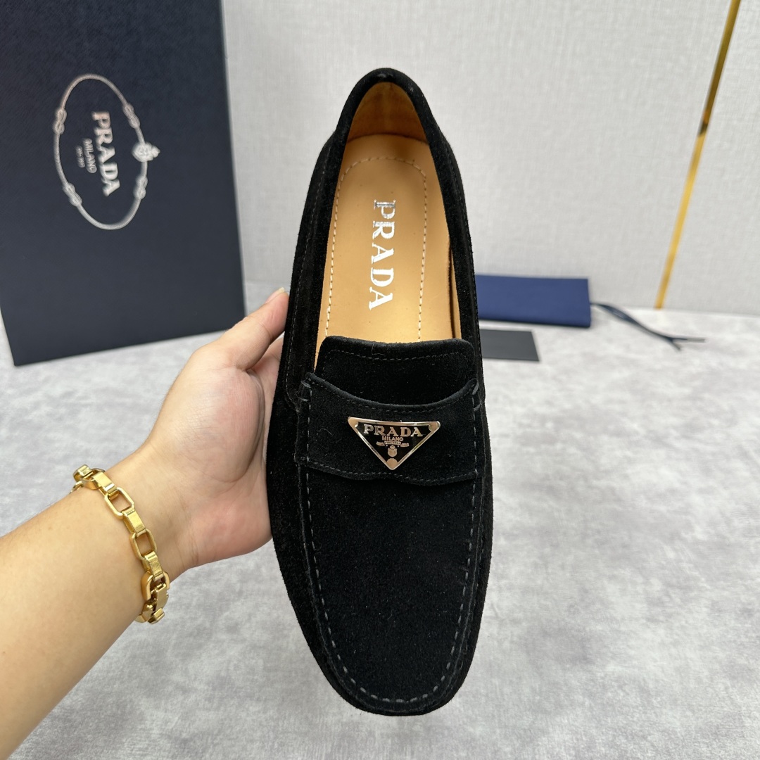 💋💍PRAD*/普拉-达 P家新品Saffiano 皮革乐福鞋 这款驾车鞋以柔软金丝光反毛皮制成，内里小