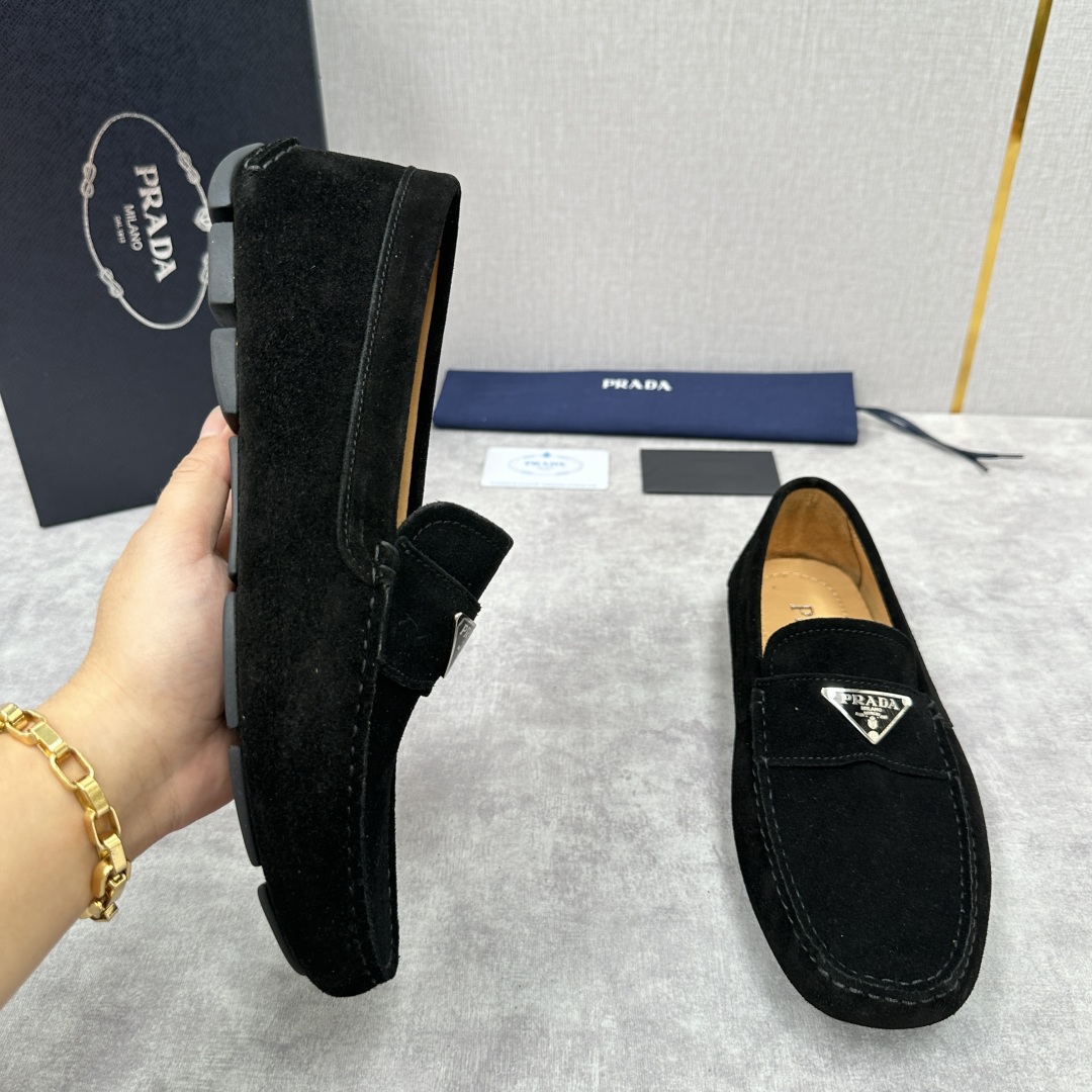 💋💍PRAD*/普拉-达 P家新品Saffiano 皮革乐福鞋 这款驾车鞋以柔软金丝光反毛皮制成，内里小