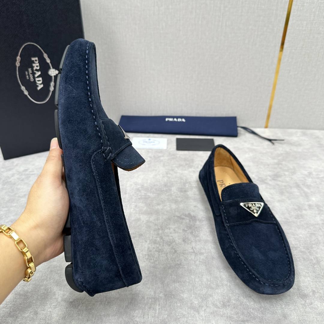 💋💍PRAD*/普拉-达 P家新品Saffiano 皮革乐福鞋 这款驾车鞋以柔软金丝光反毛皮制成，内里小