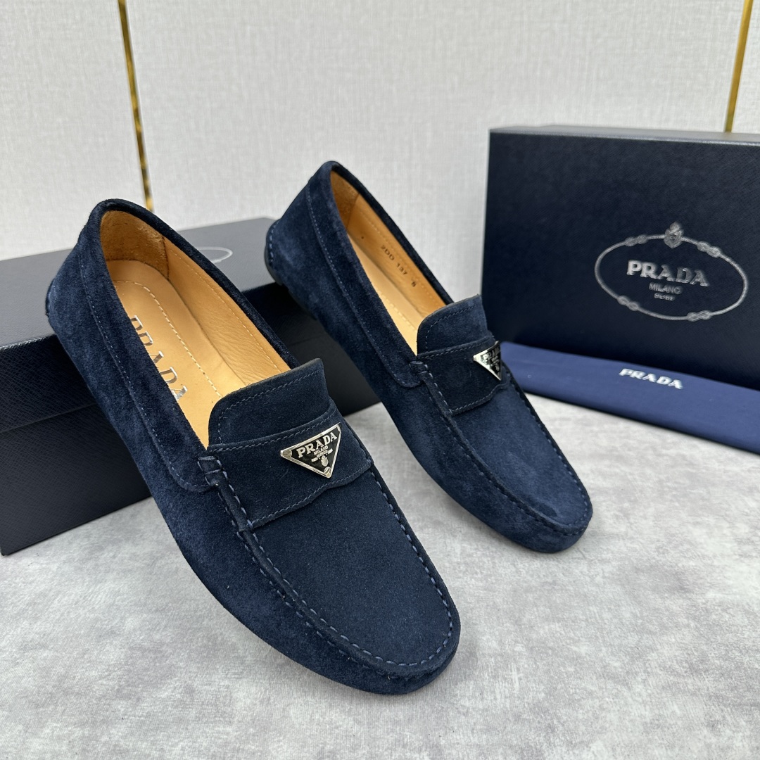 💋💍PRAD*/普拉-达 P家新品Saffiano 皮革乐福鞋 这款驾车鞋以柔软金丝光反毛皮制成，内里小