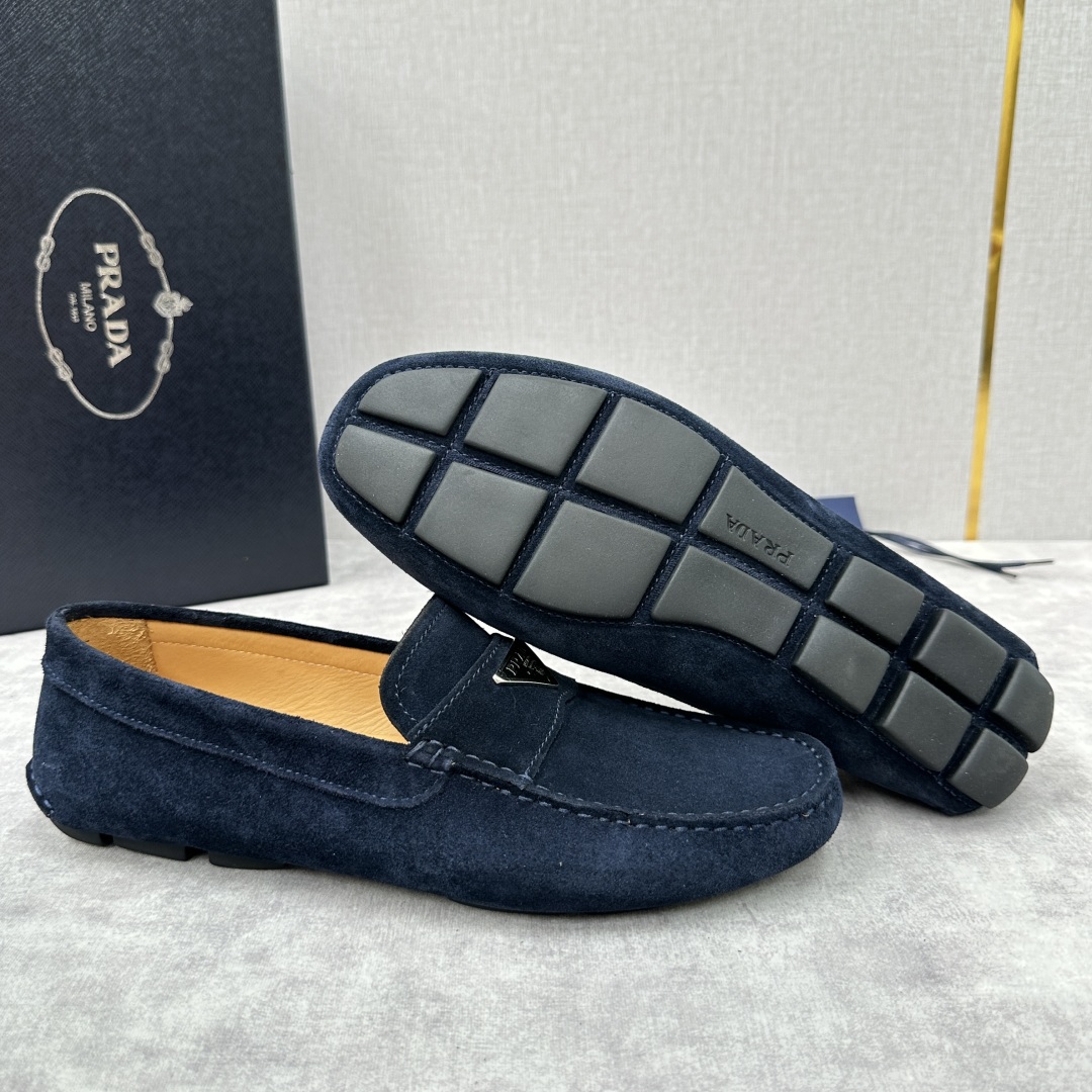 💋💍PRAD*/普拉-达 P家新品Saffiano 皮革乐福鞋 这款驾车鞋以柔软金丝光反毛皮制成，内里小