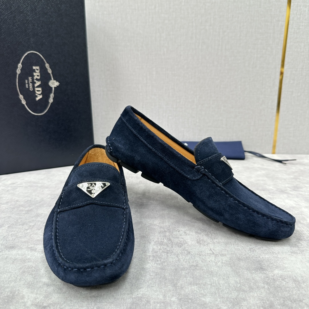 💋💍PRAD*/普拉-达 P家新品Saffiano 皮革乐福鞋 这款驾车鞋以柔软金丝光反毛皮制成，内里小