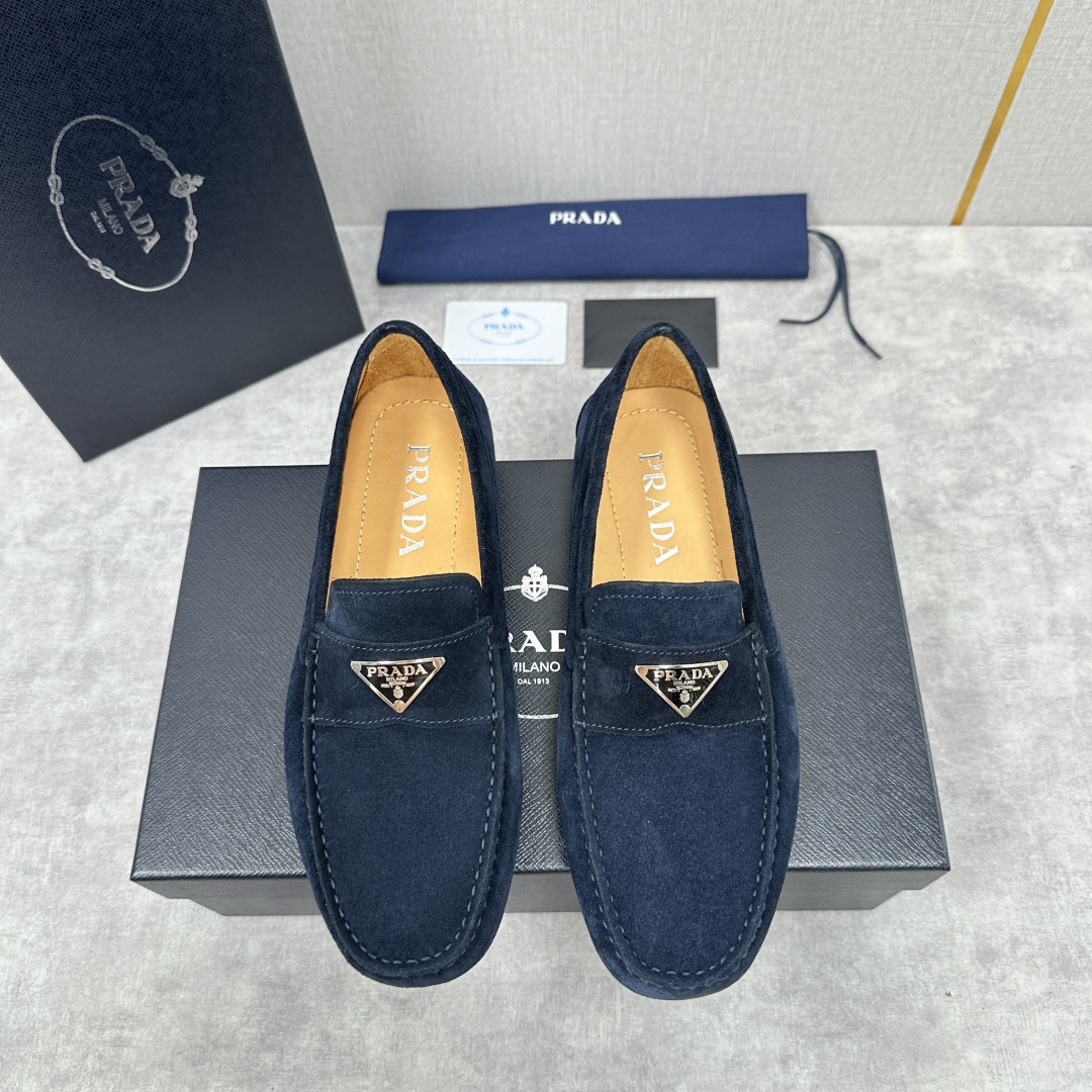 💋💍PRAD*/普拉-达 P家新品Saffiano 皮革乐福鞋 这款驾车鞋以柔软金丝光反毛皮制成，内里小