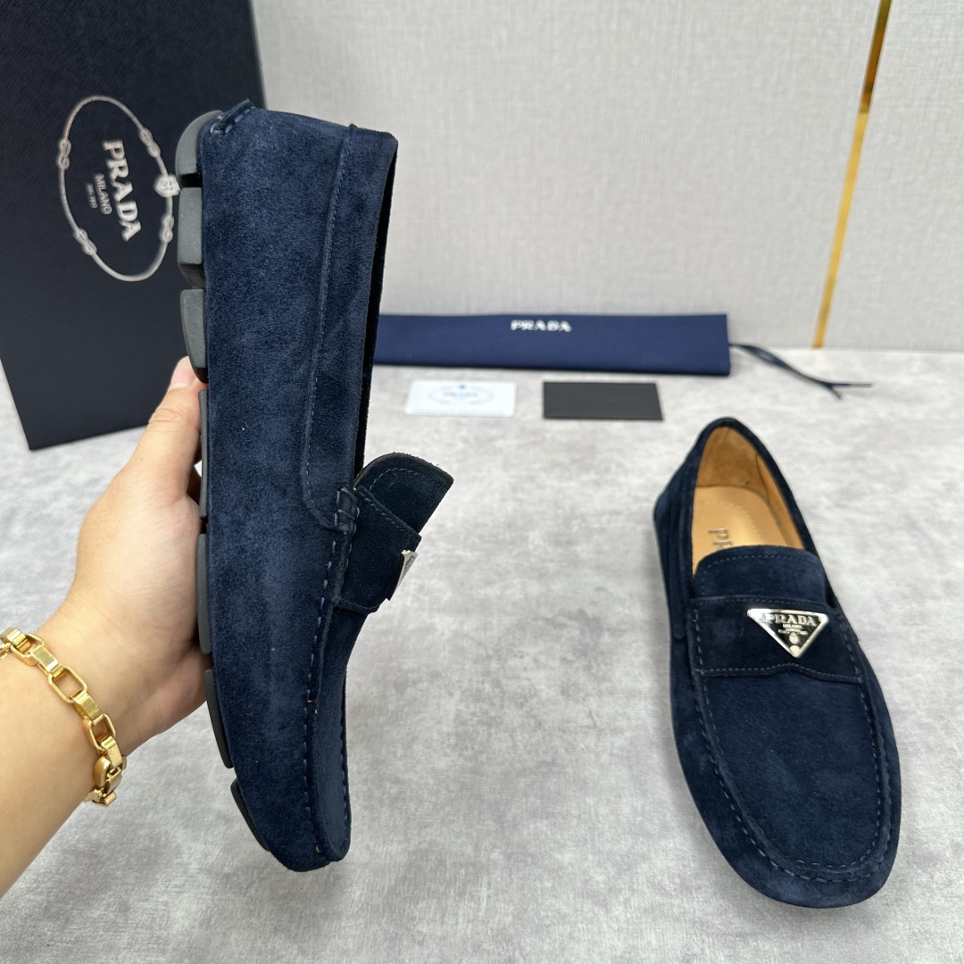 💋💍PRAD*/普拉-达 P家新品Saffiano 皮革乐福鞋 这款驾车鞋以柔软金丝光反毛皮制成，内里小