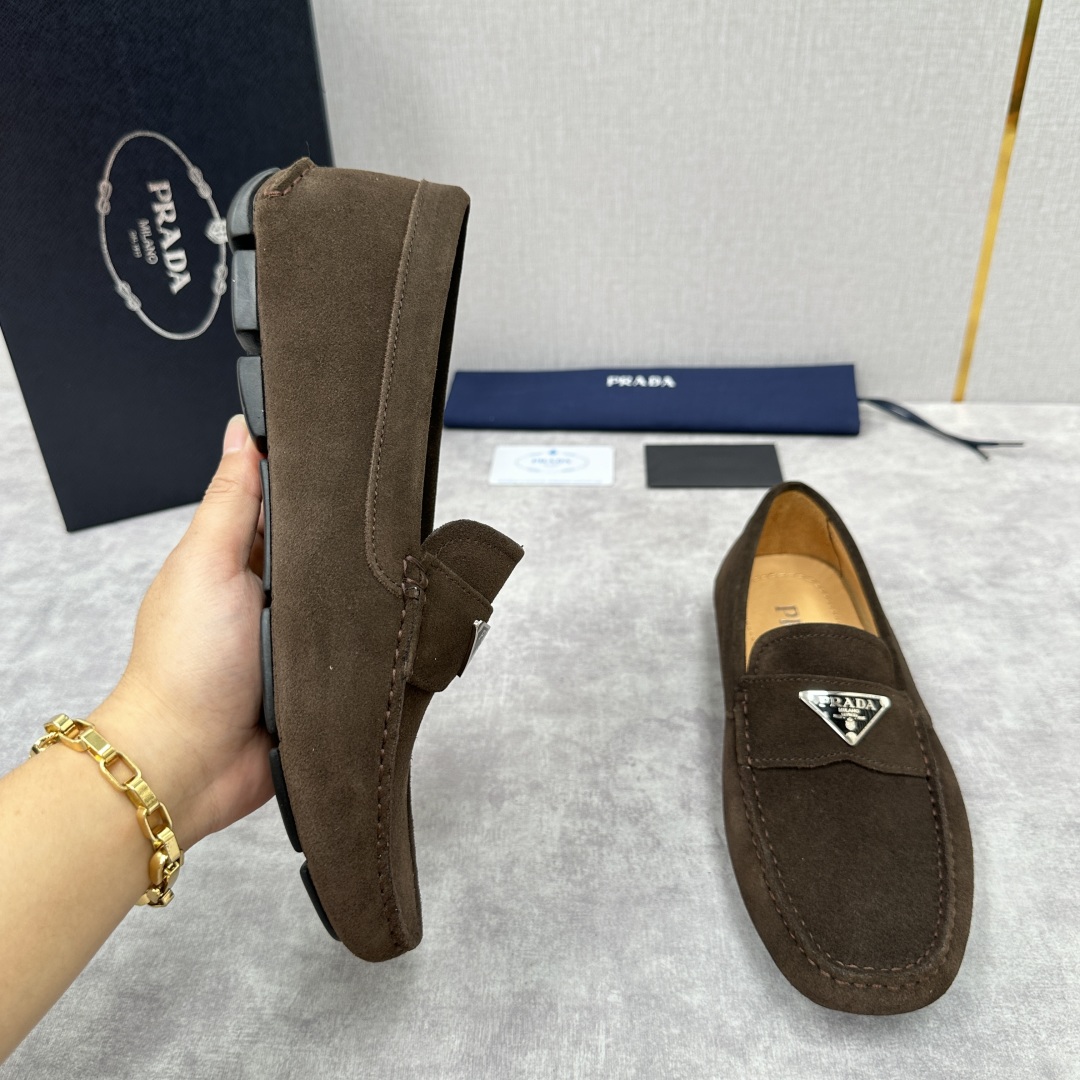 💋💍PRAD*/普拉-达 P家新品Saffiano 皮革乐福鞋 这款驾车鞋以柔软金丝光反毛皮制成，内里小
