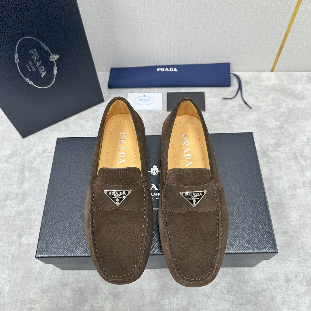 💋💍PRAD*/普拉-达 P家新品Saffiano 皮革乐福鞋 这款驾车鞋以柔软金丝光反毛皮制成，内里小