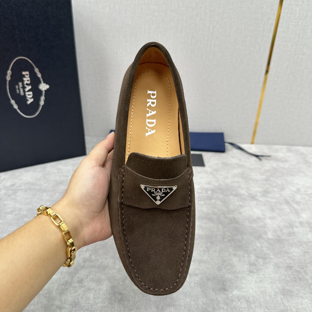 💋💍PRAD*/普拉-达 P家新品Saffiano 皮革乐福鞋 这款驾车鞋以柔软金丝光反毛皮制成，内里小