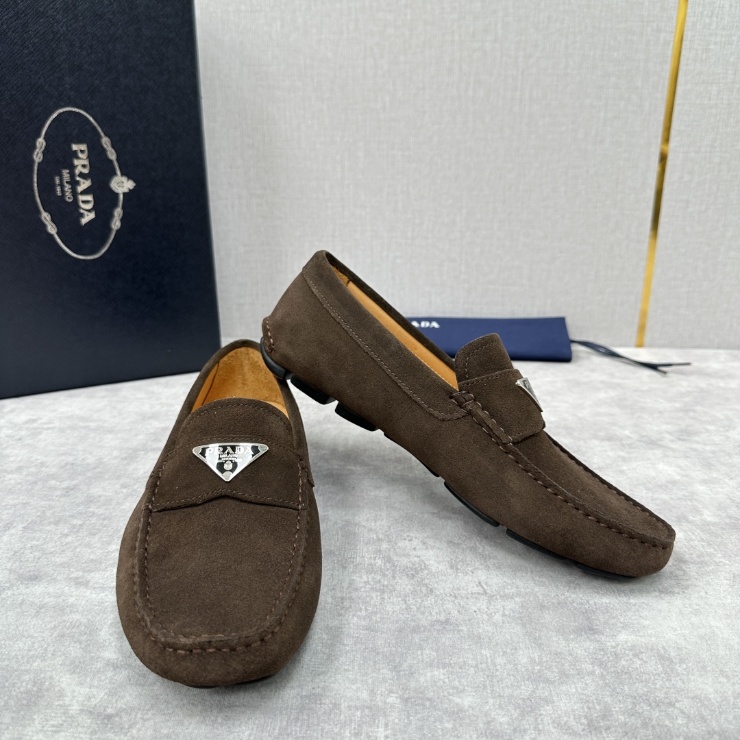 💋💍PRAD*/普拉-达 P家新品Saffiano 皮革乐福鞋 这款驾车鞋以柔软金丝光反毛皮制成，内里小