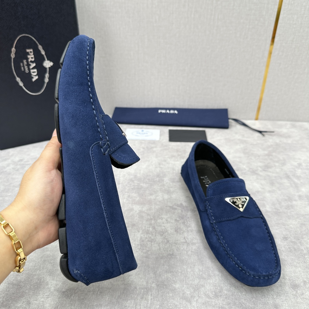 💋💍PRAD*/普拉-达 P家新品Saffiano 皮革乐福鞋 这款驾车鞋以柔软金丝光反毛皮制成，内里小