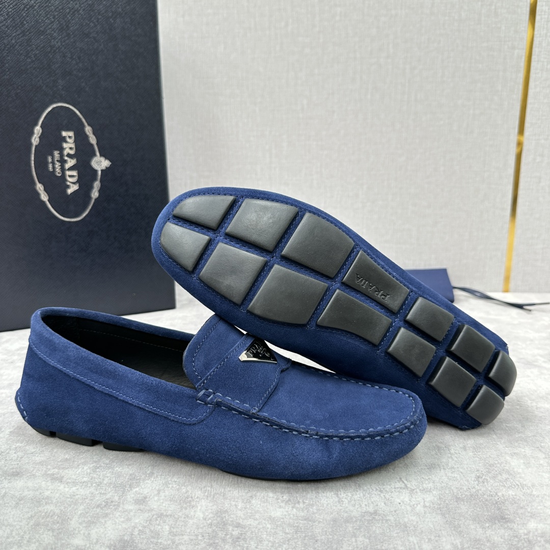 💋💍PRAD*/普拉-达 P家新品Saffiano 皮革乐福鞋 这款驾车鞋以柔软金丝光反毛皮制成，内里小