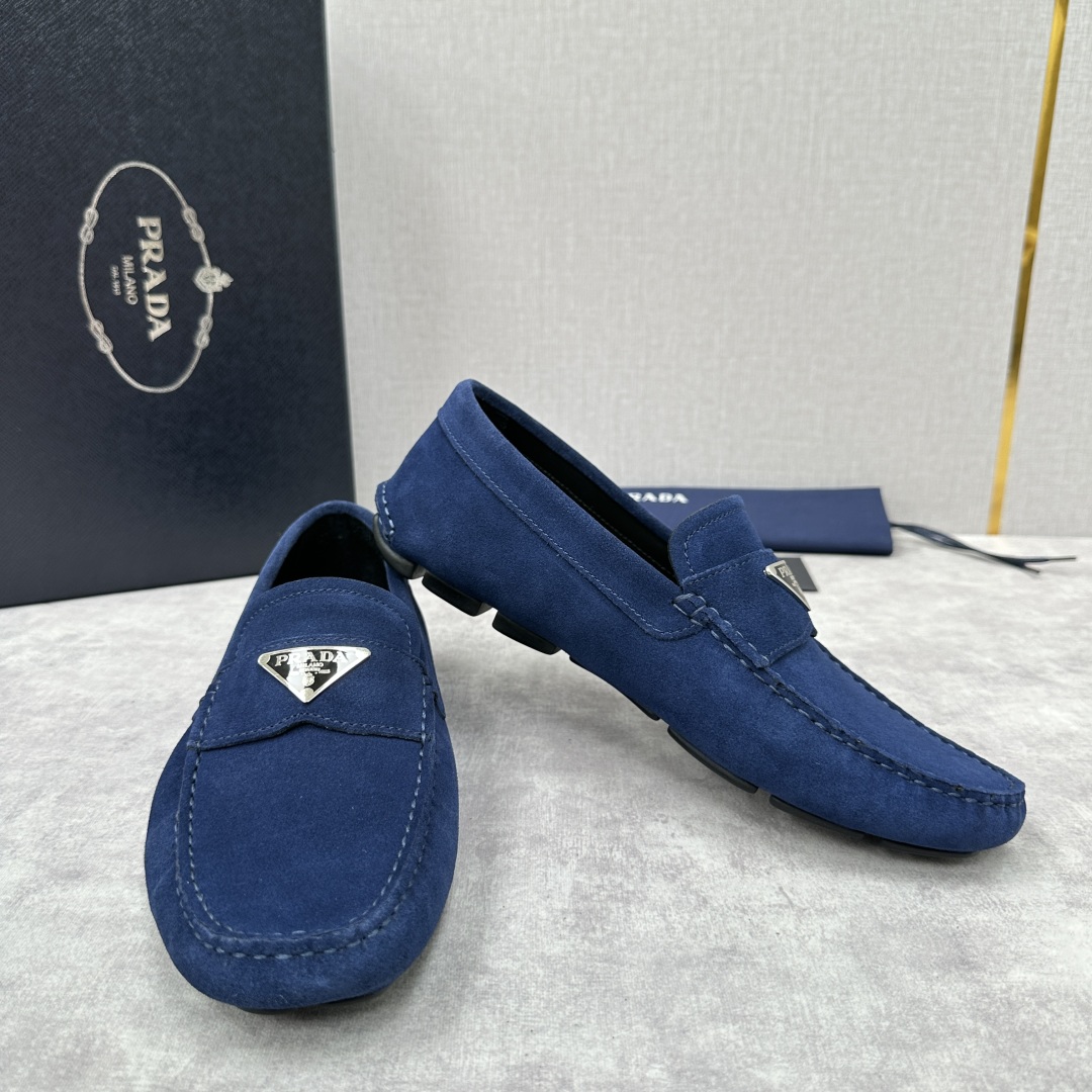 💋💍PRAD*/普拉-达 P家新品Saffiano 皮革乐福鞋 这款驾车鞋以柔软金丝光反毛皮制成，内里小