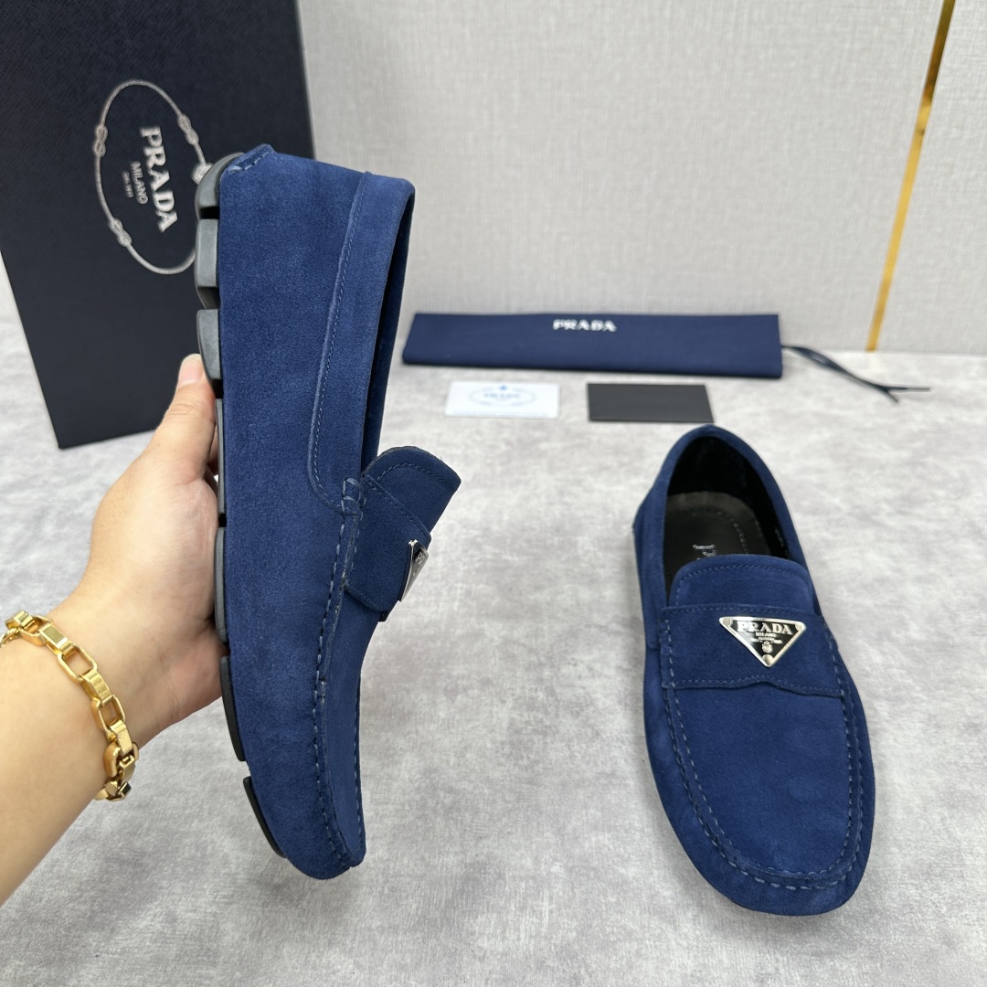 💋💍PRAD*/普拉-达 P家新品Saffiano 皮革乐福鞋 这款驾车鞋以柔软金丝光反毛皮制成，内里小