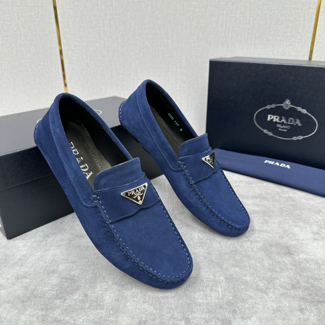 💋💍PRAD*/普拉-达 P家新品Saffiano 皮革乐福鞋 这款驾车鞋以柔软金丝光反毛皮制成，内里小