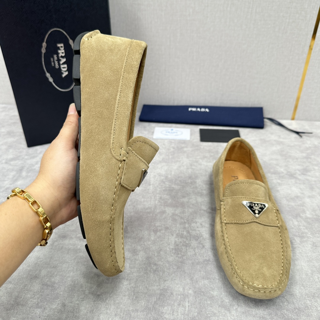 💋💍PRAD*/普拉-达 P家新品Saffiano 皮革乐福鞋 这款驾车鞋以柔软金丝光反毛皮制成，内里小