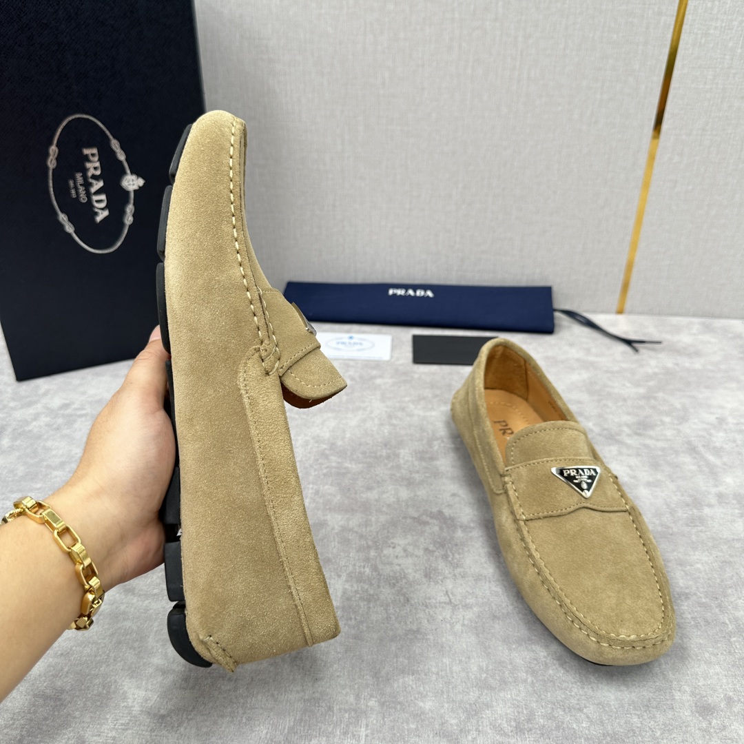 💋💍PRAD*/普拉-达 P家新品Saffiano 皮革乐福鞋 这款驾车鞋以柔软金丝光反毛皮制成，内里小