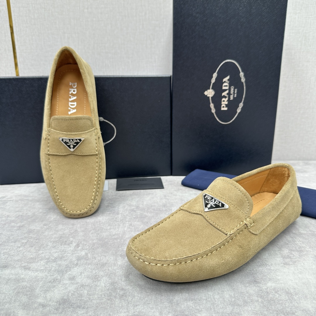 💋💍PRAD*/普拉-达 P家新品Saffiano 皮革乐福鞋 这款驾车鞋以柔软金丝光反毛皮制成，内里小