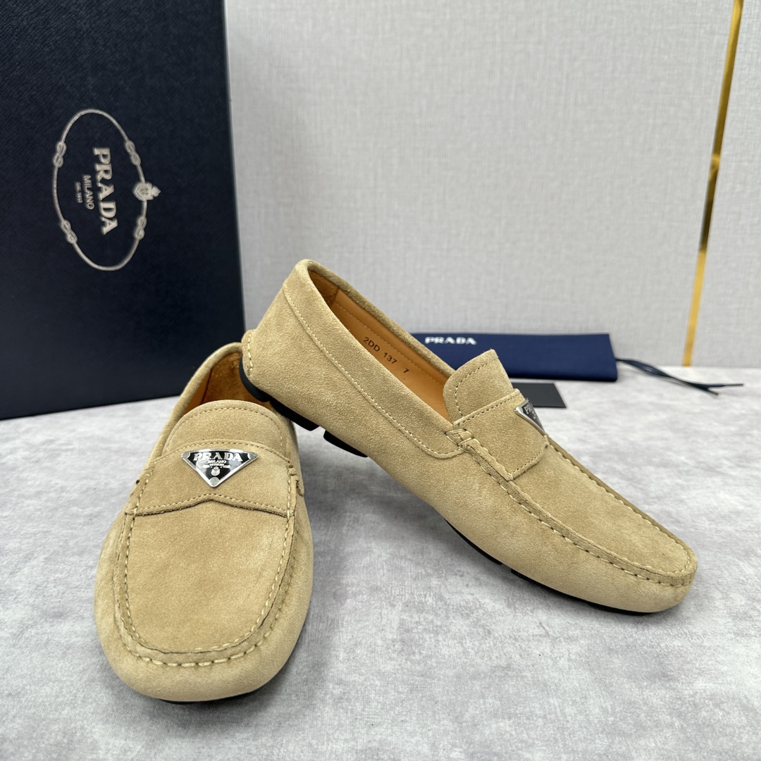 💋💍PRAD*/普拉-达 P家新品Saffiano 皮革乐福鞋 这款驾车鞋以柔软金丝光反毛皮制成，内里小