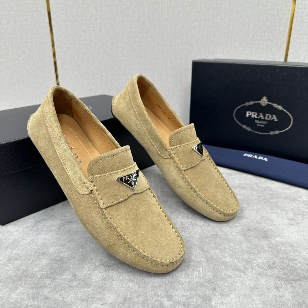 💋💍PRAD*/普拉-达 P家新品Saffiano 皮革乐福鞋 这款驾车鞋以柔软金丝光反毛皮制成，内里小