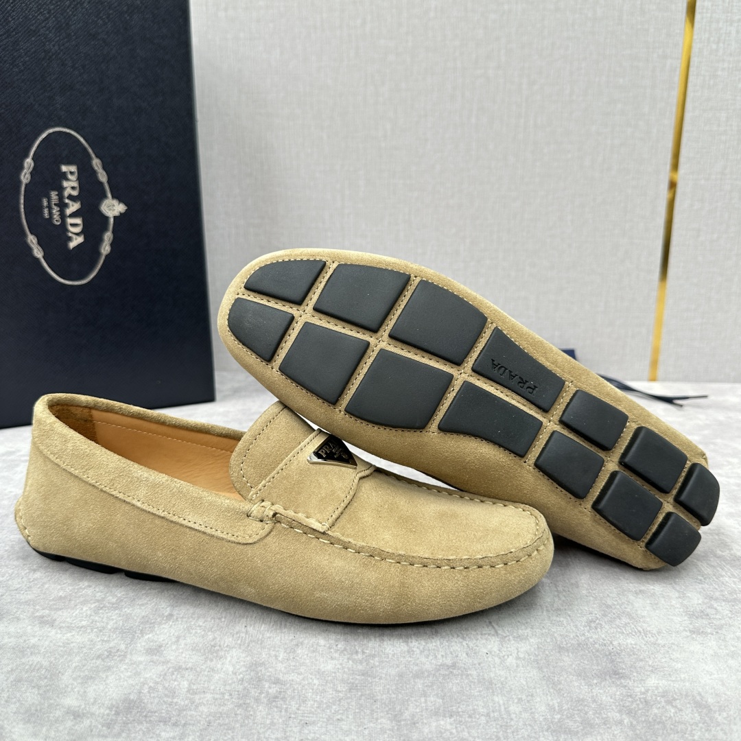 💋💍PRAD*/普拉-达 P家新品Saffiano 皮革乐福鞋 这款驾车鞋以柔软金丝光反毛皮制成，内里小