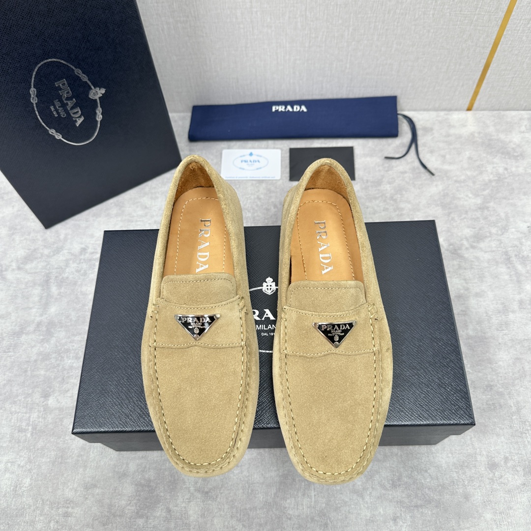 💋💍PRAD*/普拉-达 P家新品Saffiano 皮革乐福鞋 这款驾车鞋以柔软金丝光反毛皮制成，内里小