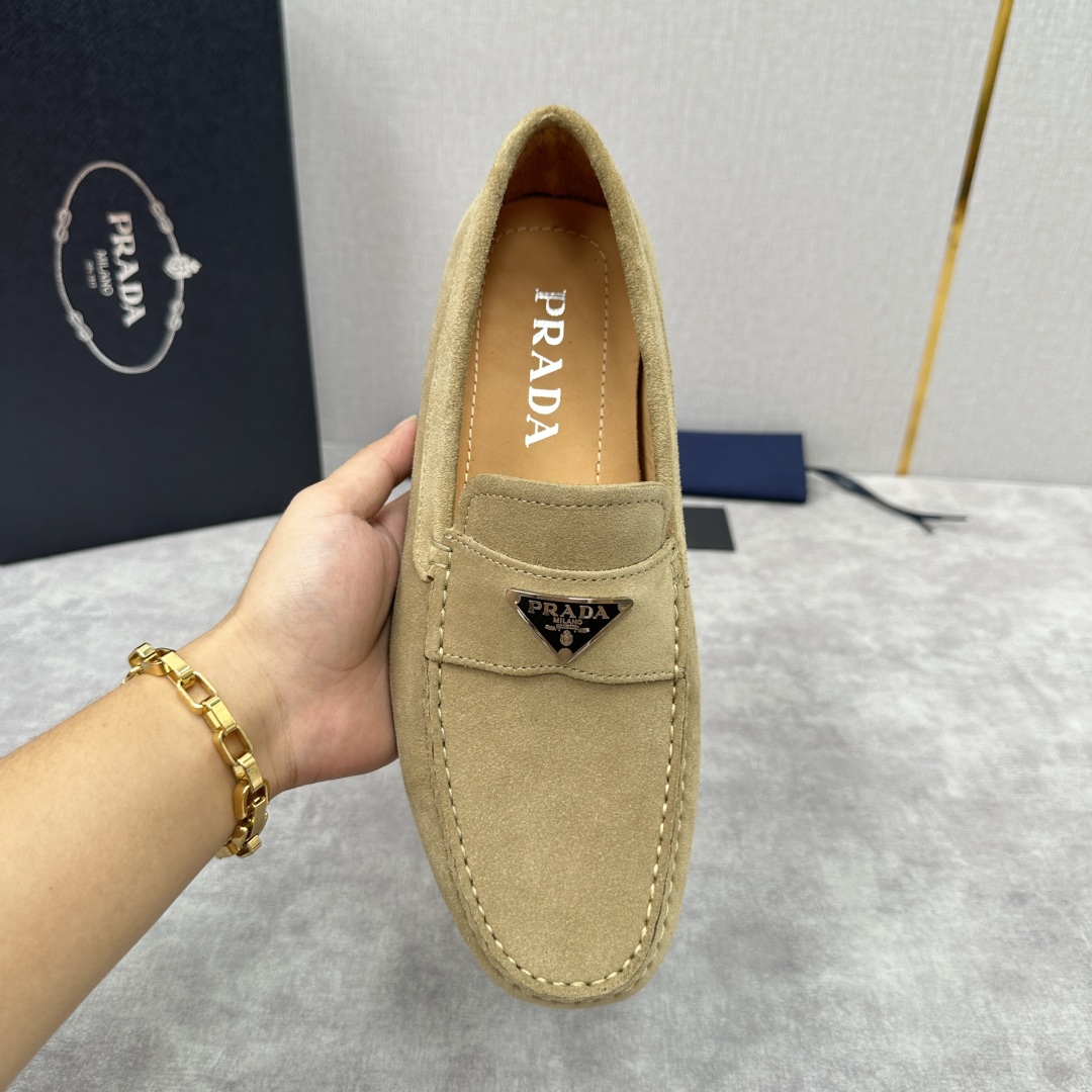 💋💍PRAD*/普拉-达 P家新品Saffiano 皮革乐福鞋 这款驾车鞋以柔软金丝光反毛皮制成，内里小