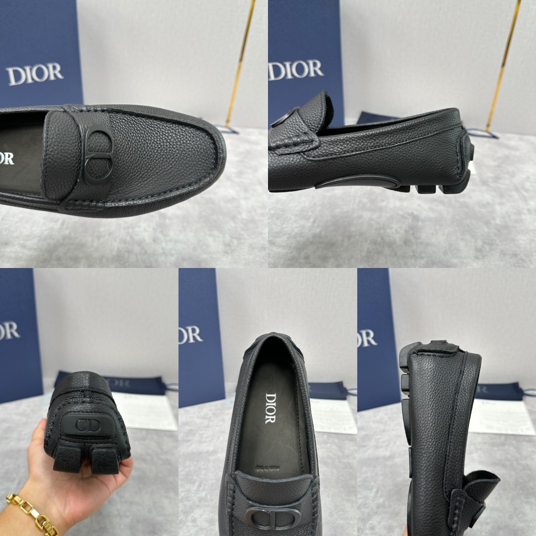 💋💍CD 迪-奥新品  男士套脚豆豆鞋  这款乐福鞋延续标志性的正装鞋履轮廓，以更加优雅的设计呈现。精致