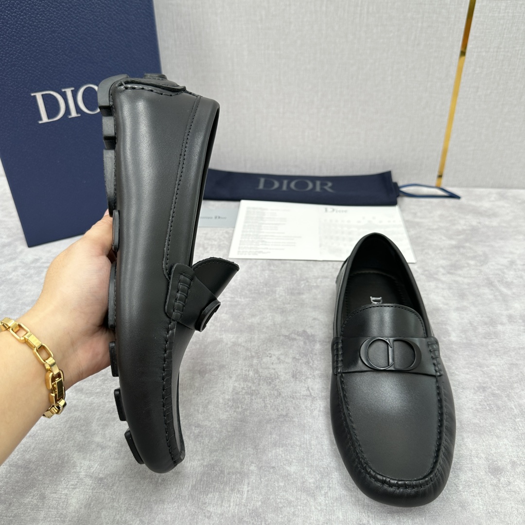 💋💍CD 迪-奥新品  男士套脚豆豆鞋  这款乐福鞋延续标志性的正装鞋履轮廓，以更加优雅的设计呈现。精致