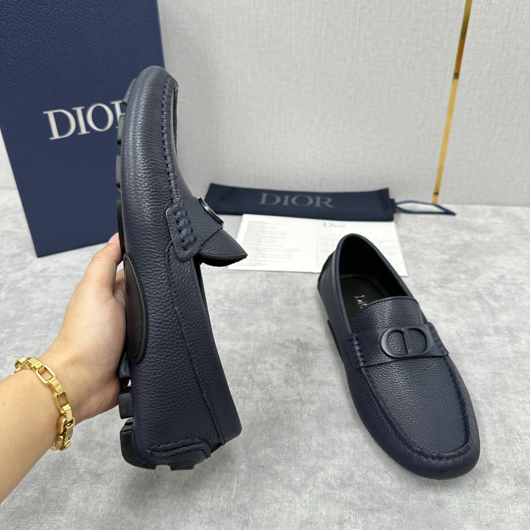 💋💍CD 迪-奥新品  男士套脚豆豆鞋  这款乐福鞋延续标志性的正装鞋履轮廓，以更加优雅的设计呈现。精致