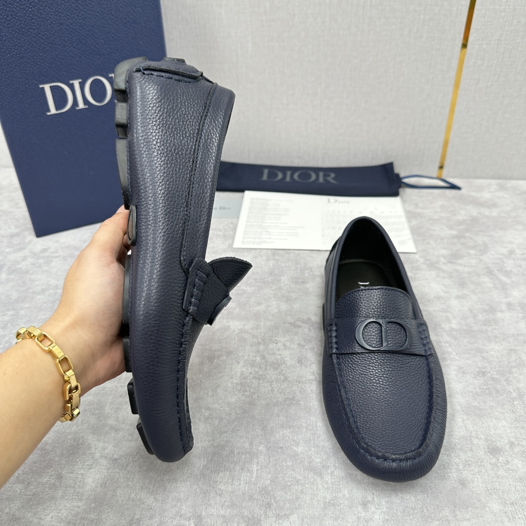 💋💍CD 迪-奥新品  男士套脚豆豆鞋  这款乐福鞋延续标志性的正装鞋履轮廓，以更加优雅的设计呈现。精致