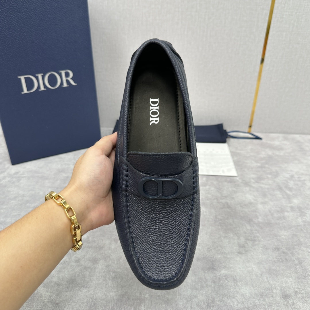 💋💍CD 迪-奥新品  男士套脚豆豆鞋  这款乐福鞋延续标志性的正装鞋履轮廓，以更加优雅的设计呈现。精致