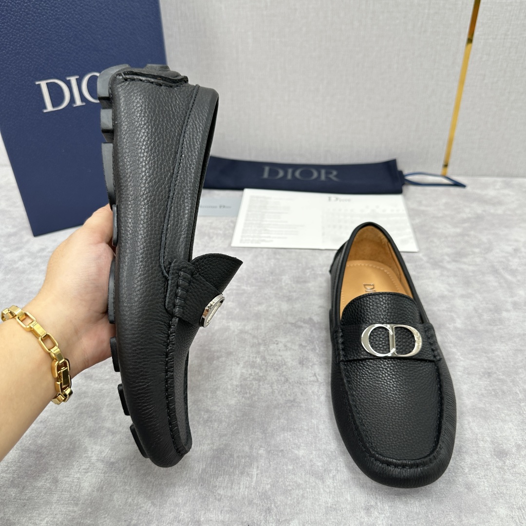💋💍CD 迪-奥新品  男士套脚豆豆鞋  这款乐福鞋延续标志性的正装鞋履轮廓，以更加优雅的设计呈现。精致
