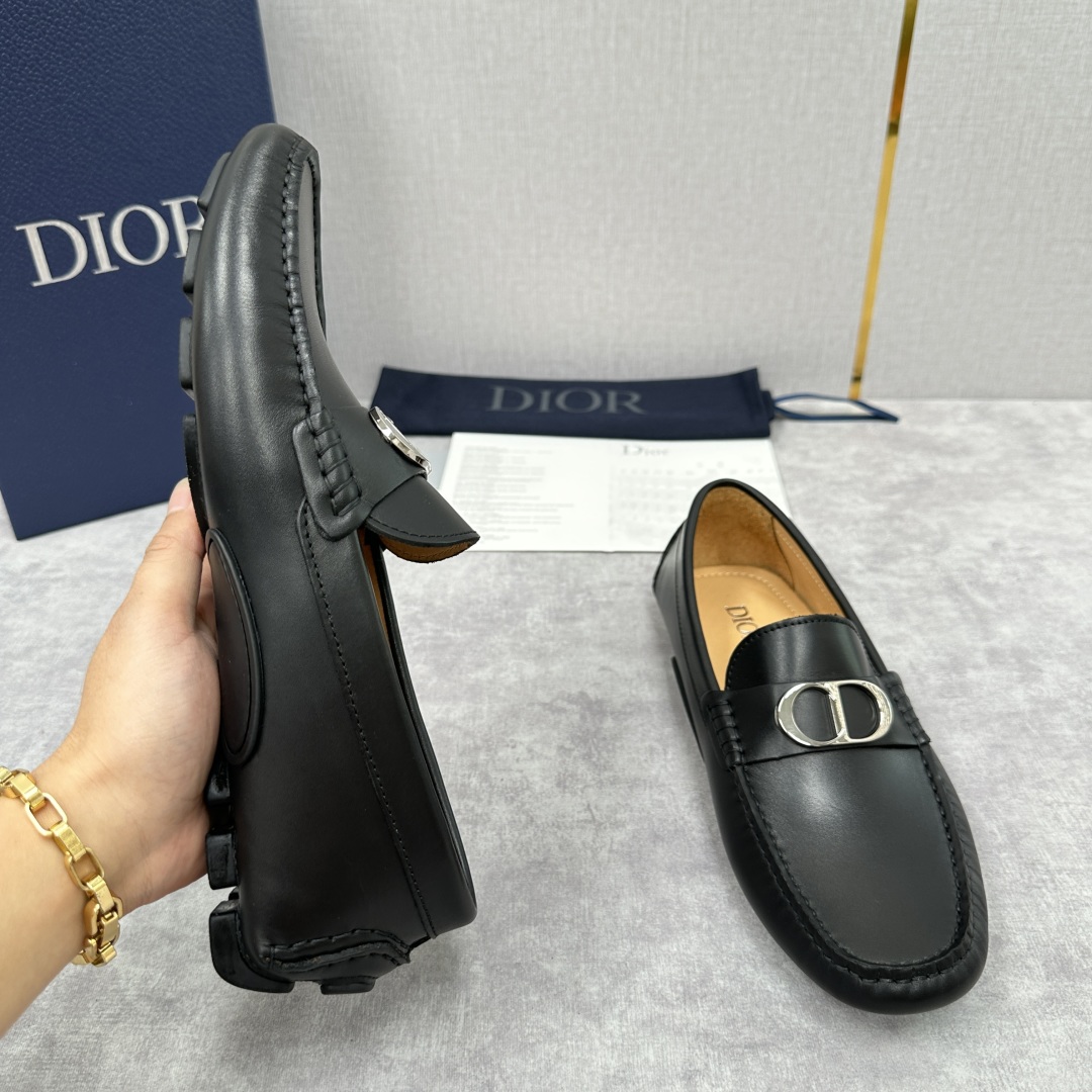 💋💍CD 迪-奥新品  男士套脚豆豆鞋  这款乐福鞋延续标志性的正装鞋履轮廓，以更加优雅的设计呈现。精致