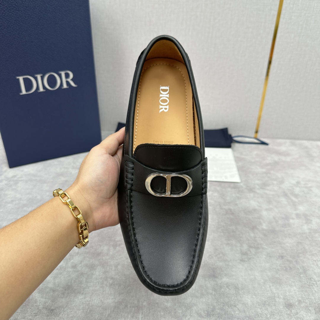 💋💍CD 迪-奥新品  男士套脚豆豆鞋  这款乐福鞋延续标志性的正装鞋履轮廓，以更加优雅的设计呈现。精致