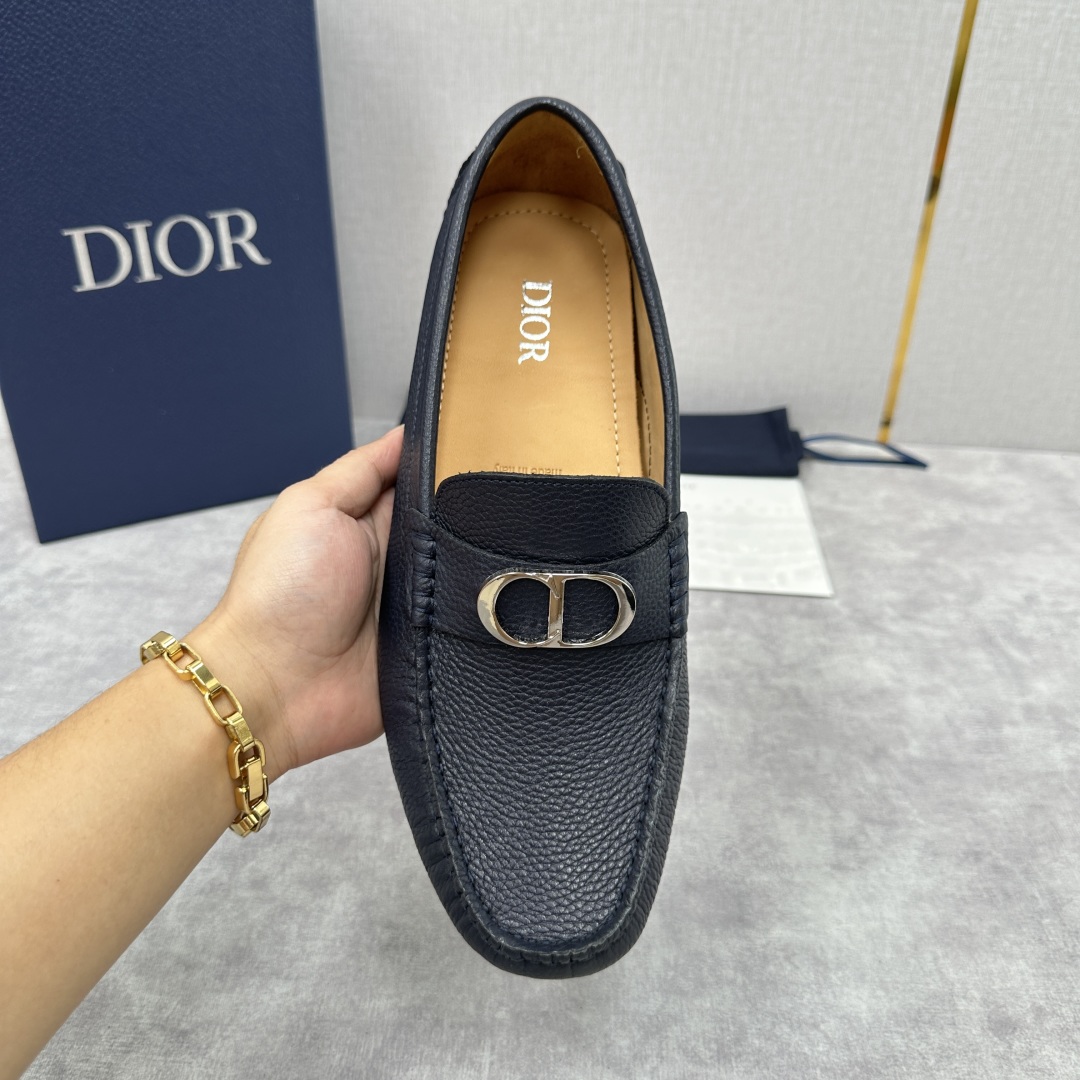 💋💍CD 迪-奥新品  男士套脚豆豆鞋  这款乐福鞋延续标志性的正装鞋履轮廓，以更加优雅的设计呈现。精致