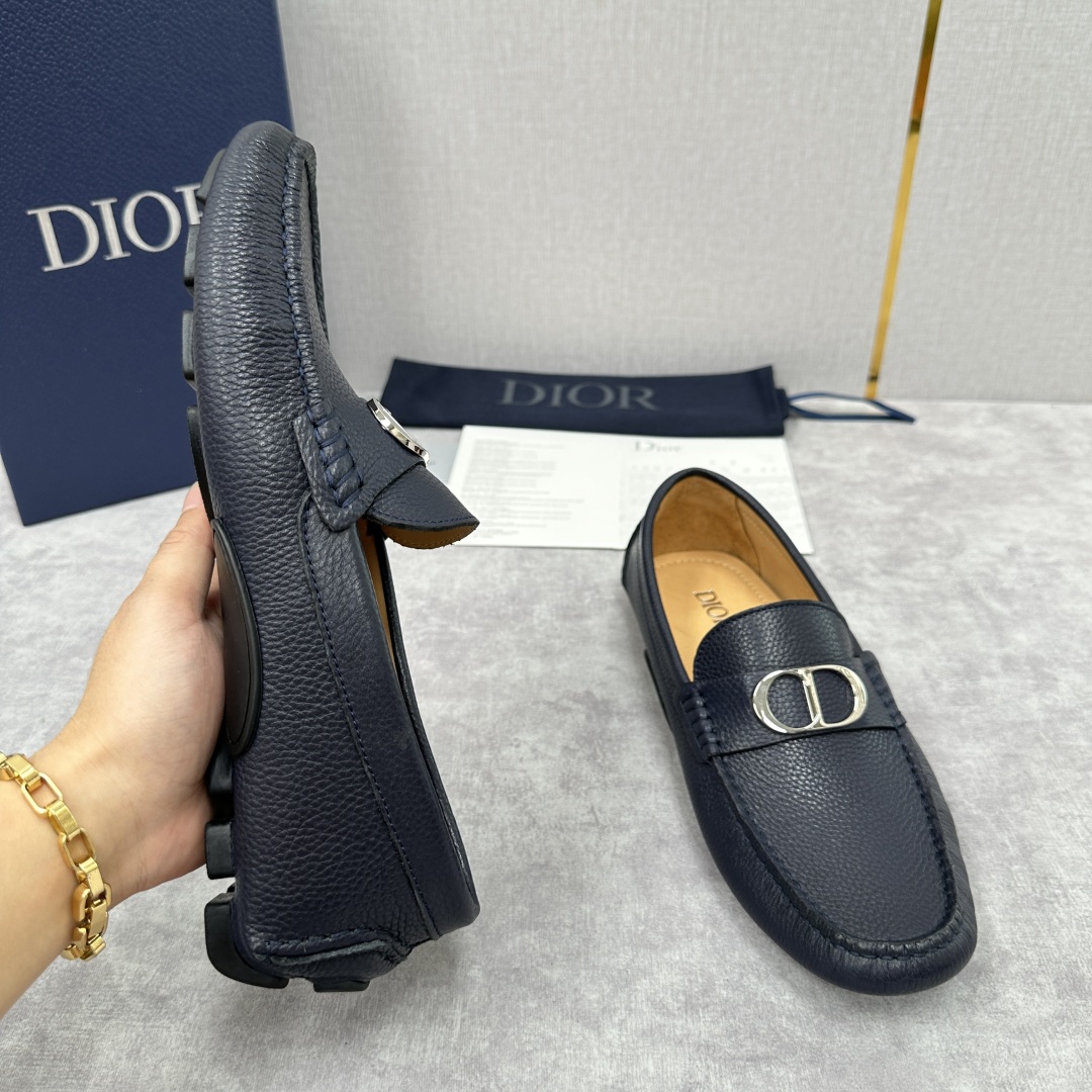 💋💍CD 迪-奥新品  男士套脚豆豆鞋  这款乐福鞋延续标志性的正装鞋履轮廓，以更加优雅的设计呈现。精致