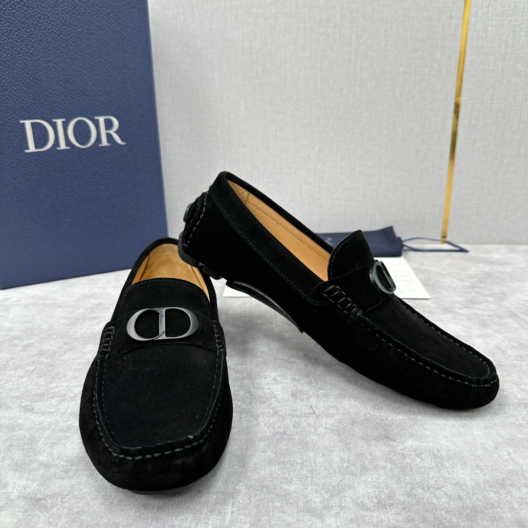 💋💍CD 迪-奥新品  男士套脚豆豆鞋  这款乐福鞋延续标志性的正装鞋履轮廓，以更加优雅的设计呈现。精致