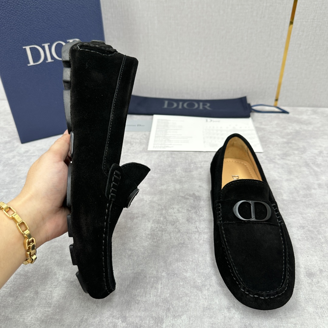 💋💍CD 迪-奥新品  男士套脚豆豆鞋  这款乐福鞋延续标志性的正装鞋履轮廓，以更加优雅的设计呈现。精致