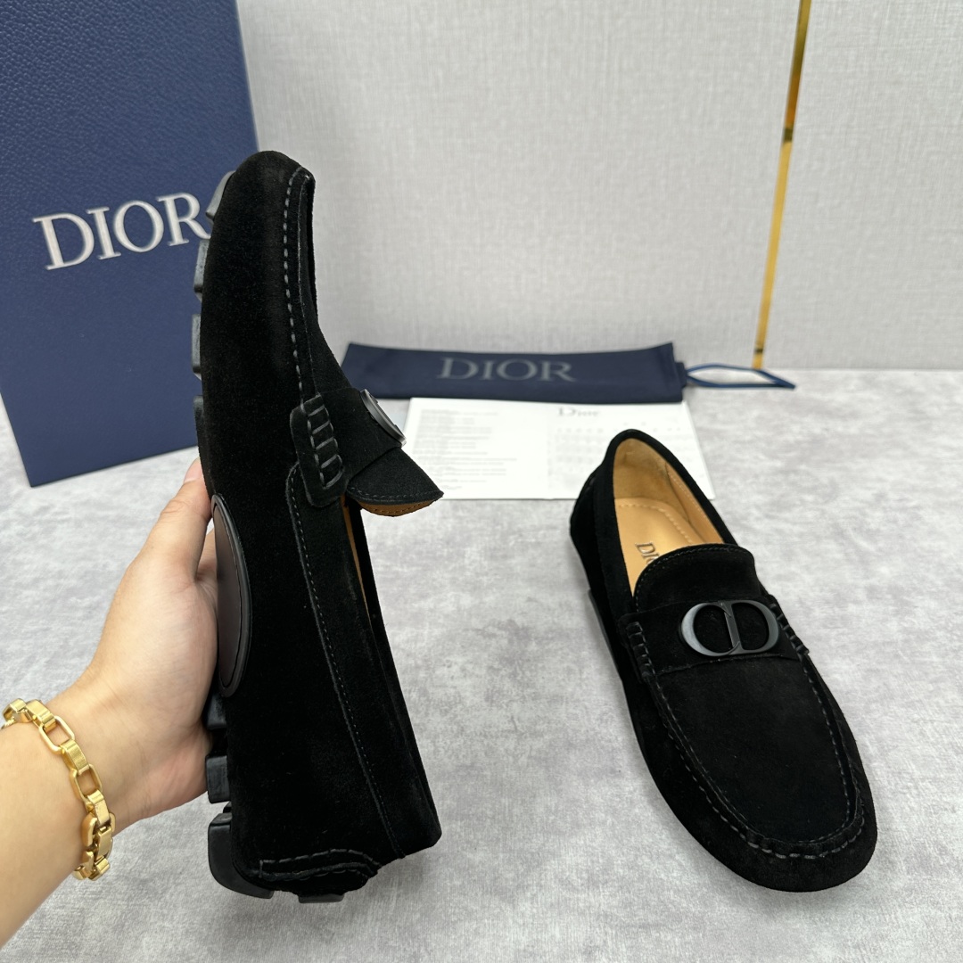 💋💍CD 迪-奥新品  男士套脚豆豆鞋  这款乐福鞋延续标志性的正装鞋履轮廓，以更加优雅的设计呈现。精致