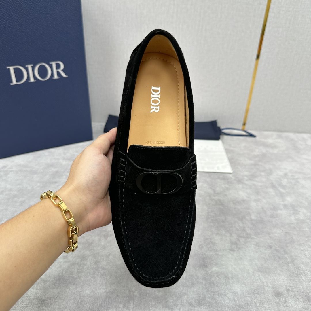 💋💍CD 迪-奥新品  男士套脚豆豆鞋  这款乐福鞋延续标志性的正装鞋履轮廓，以更加优雅的设计呈现。精致